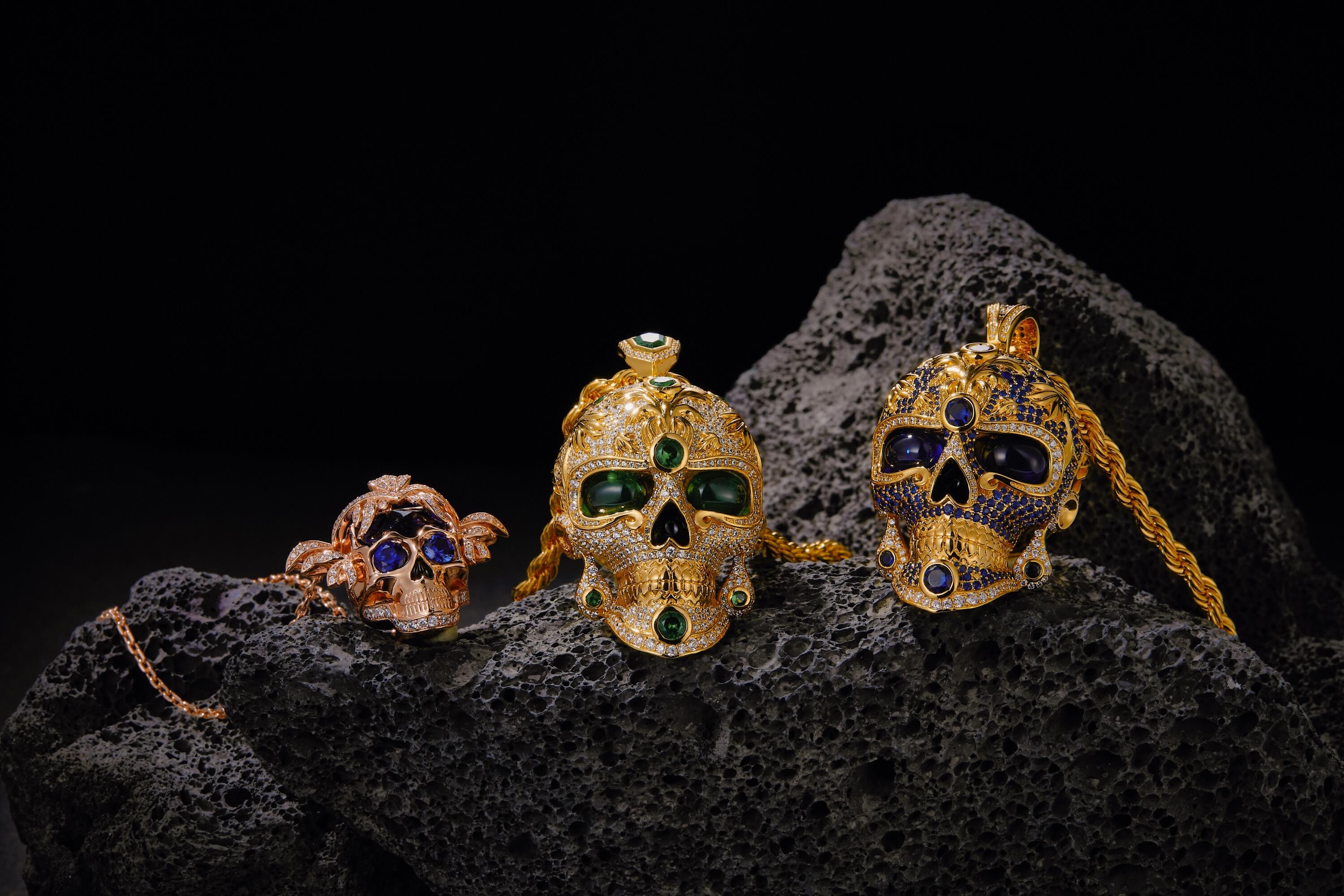 Gold skull jewelries